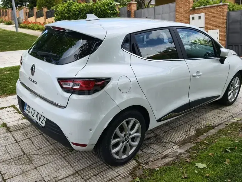 Usado Renault Clio IV Zen 90 CV (66 kW) 2019 Blanco Berlina