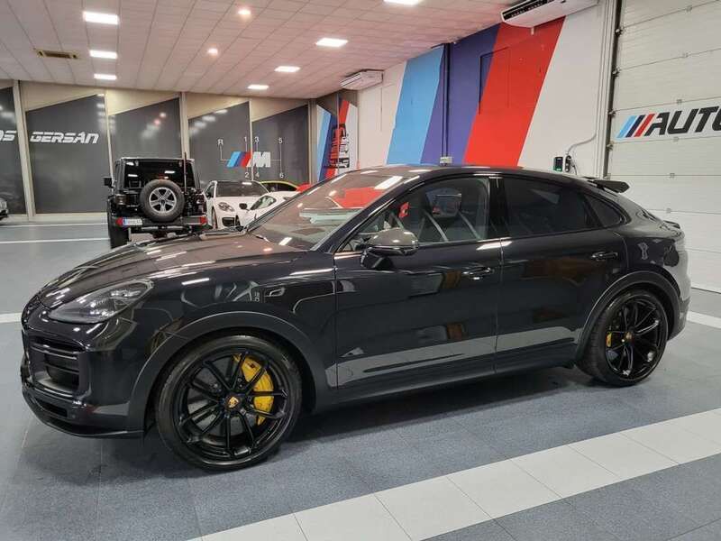 Negro Usado 2022 Porsche Cayenne Turbo GT SUV | 189.990 € - Imagen 1/4
