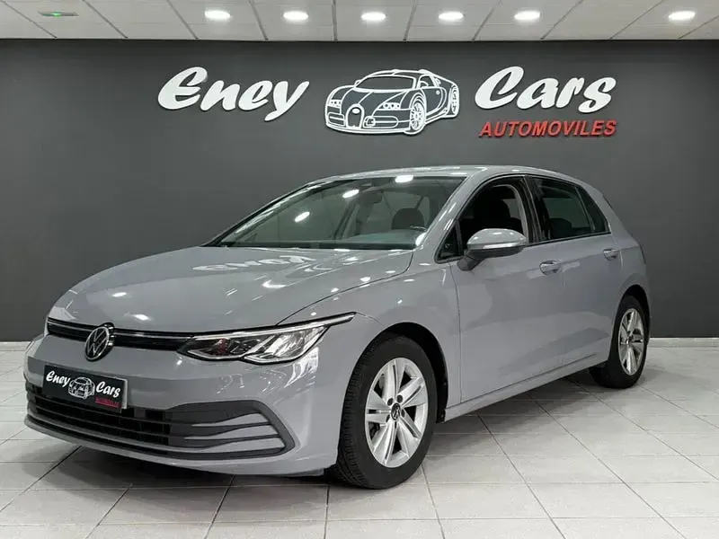 Usado VW Golf VIII 110 CV (80 kW) 2022 Gris / plata Berlina