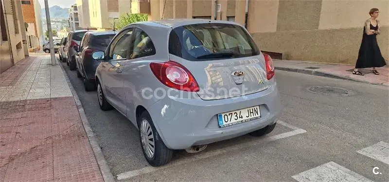 Usado Ford Ka 69 CV (50 kW) 2015 Blanco Berlina