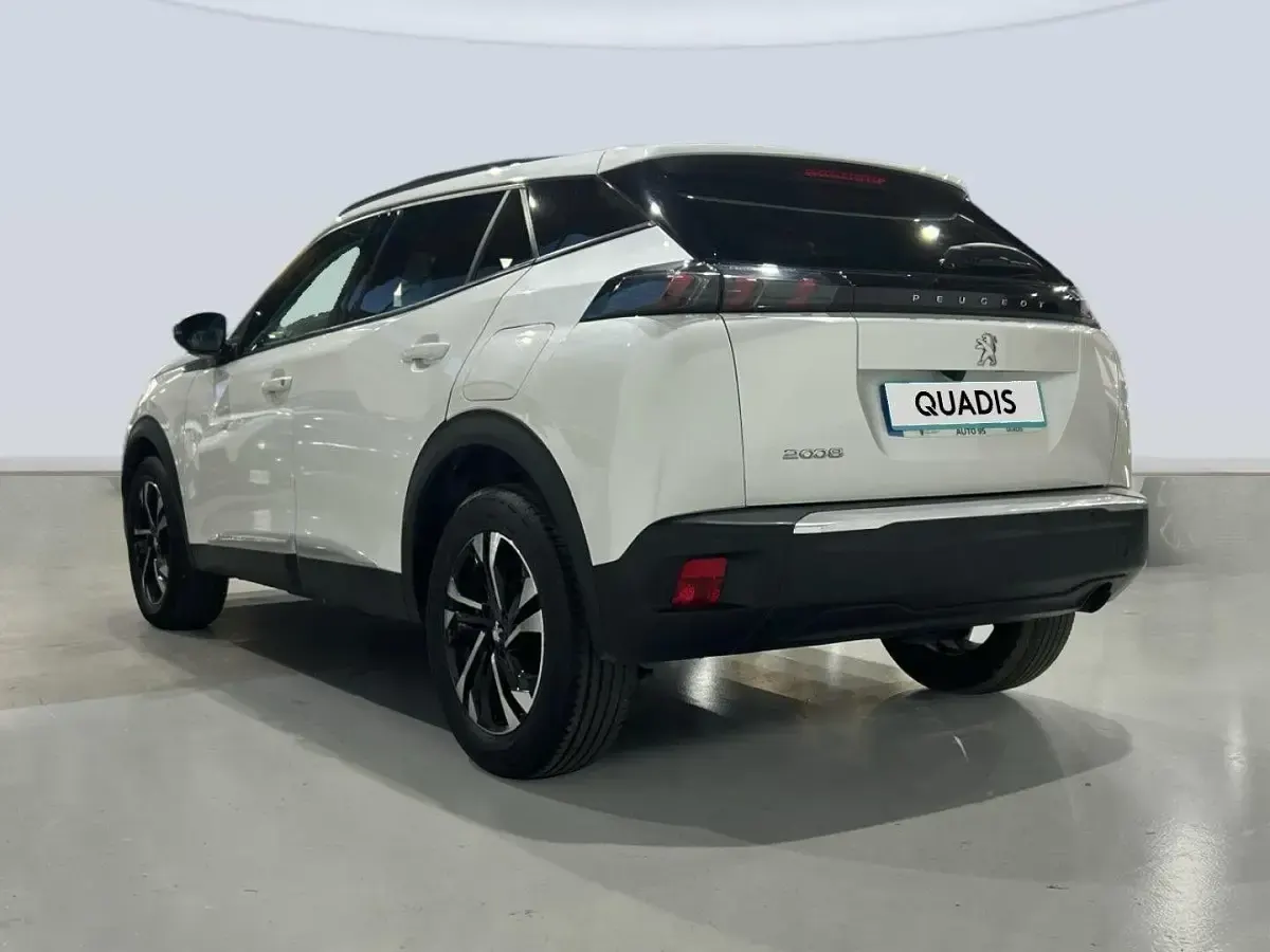 Usado Peugeot 2008 Allure 101 CV (74 kW) 2022 Blanco SUV