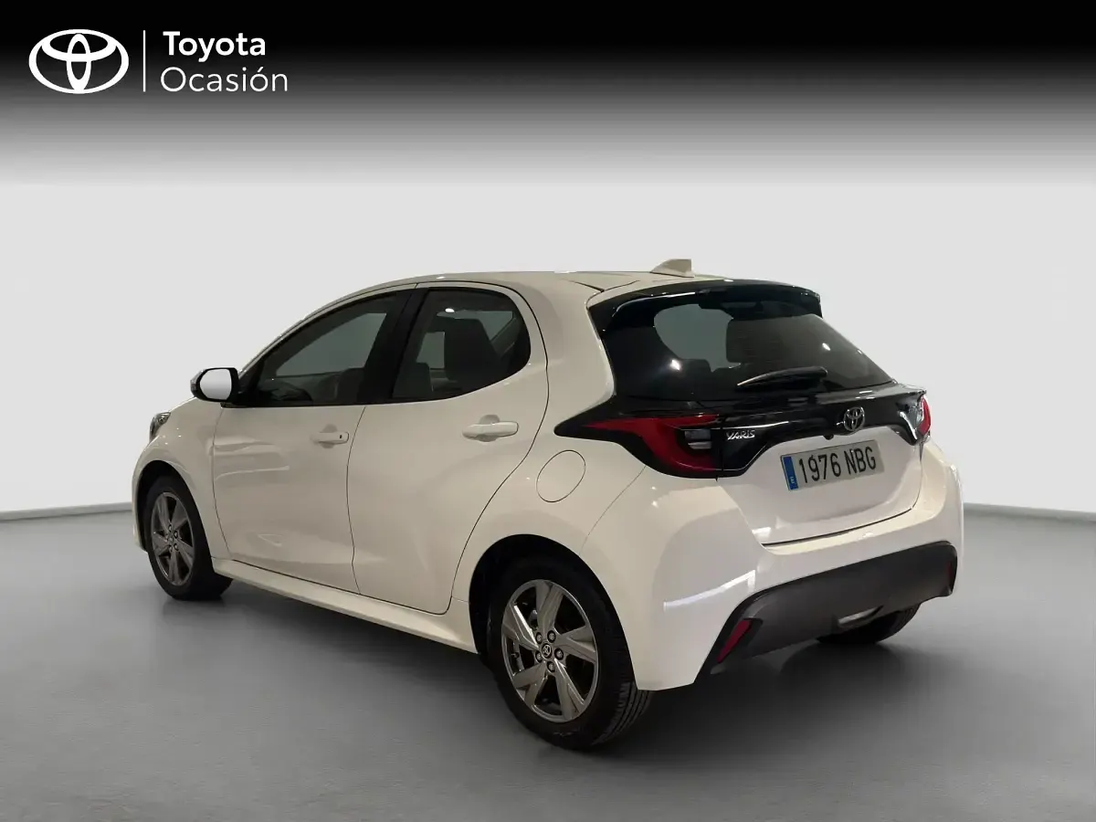 Usado Toyota Yaris Active 116 CV (85 kW) 2025 Blanco Utilitario