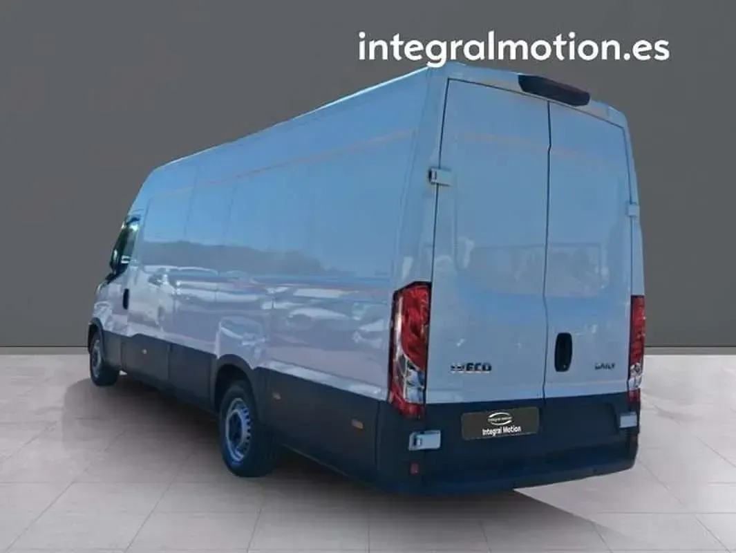 Usado Iveco Daily 156 CV (114 kW) 2023 Blanco Van
