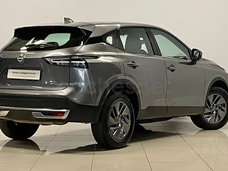 Usado Nissan Qashqai Acenta 158 CV (116 kW) 2025 Gris / plata SUV