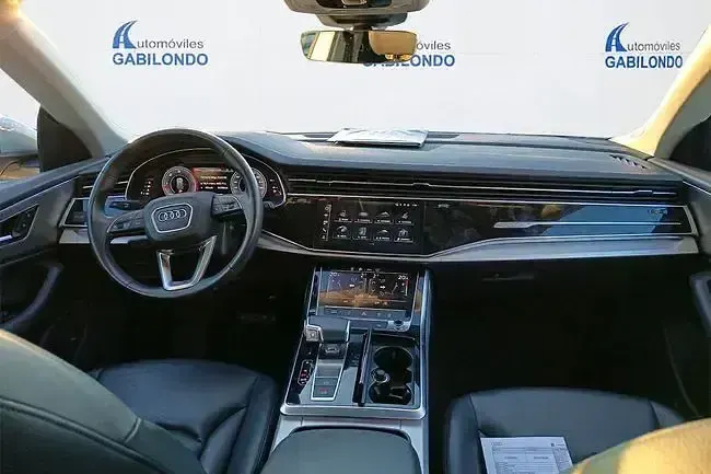 Usado Audi Q8 286 CV (210 kW) 2023 Gris / plata SUV