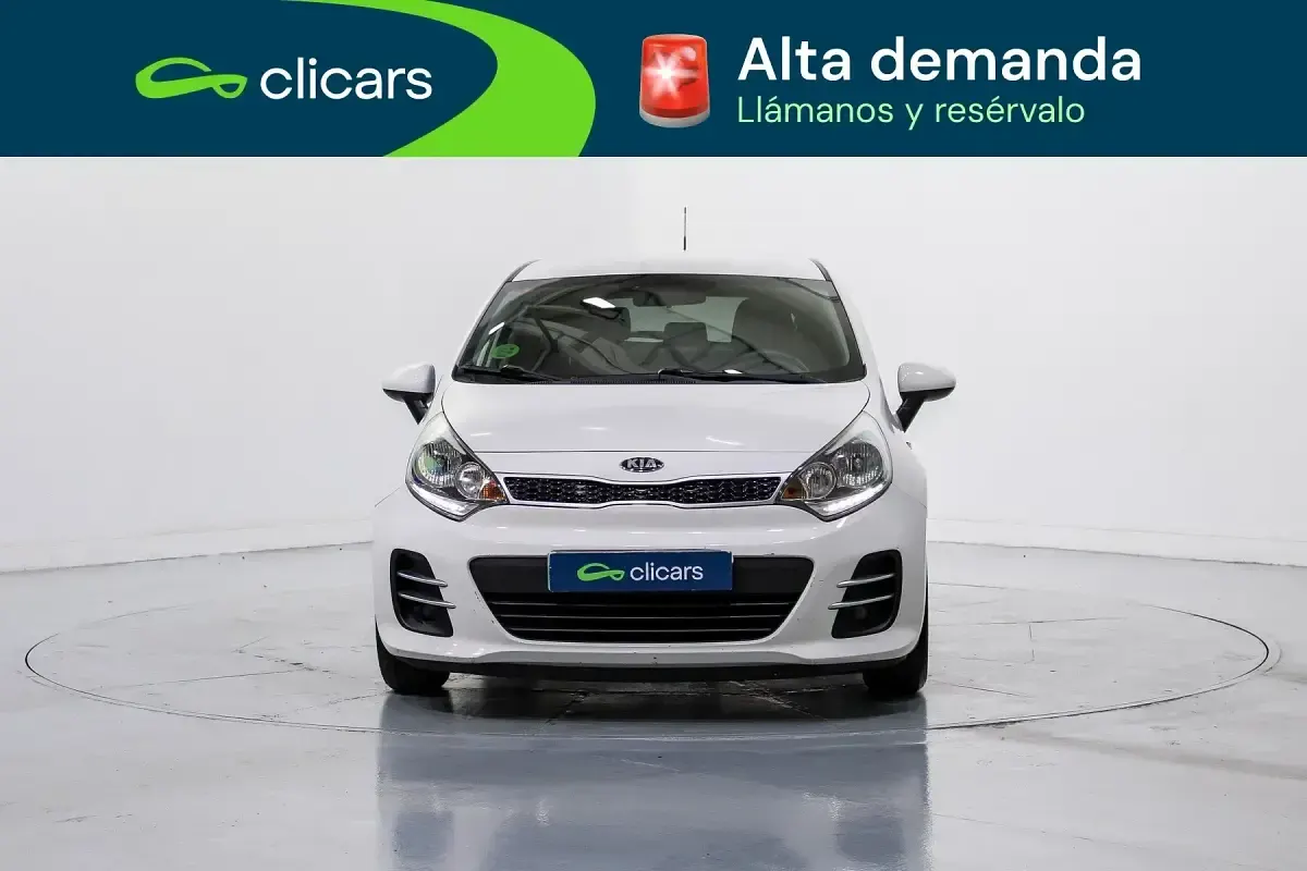 Usado Kia Rio 85 CV (62 kW) 2015 Blanco Berlina