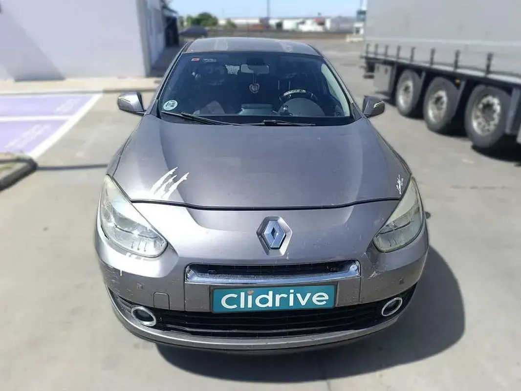 Usado Renault Fluence Dynamique 106 CV (77 kW) 2010 Gris Berlina