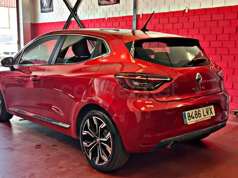 Usado Renault Clio V Zen 100 CV (73 kW) 2022 Rojo Berlina