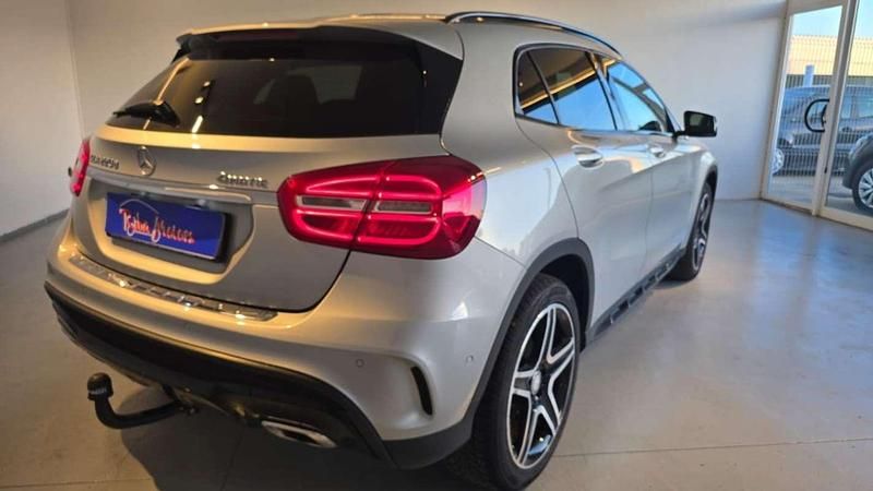 Usado Mercedes GLA220 AMG line 170 CV (125 kW) 2016 Plateado SUV
