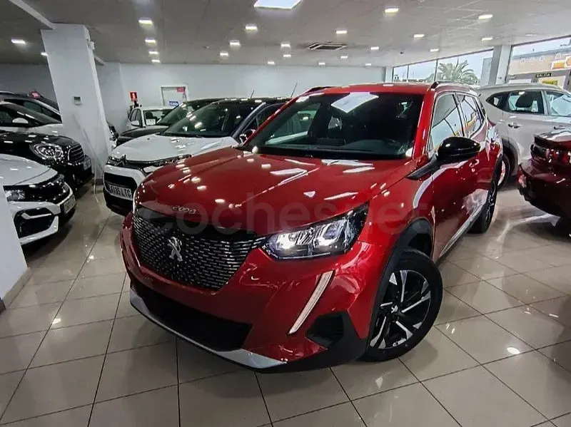 Usado Peugeot 2008 Allure 130 CV (95 kW) 2023 Granate SUV