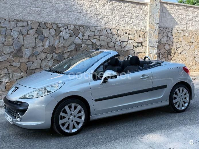 Gris / plata Usado 2008 Peugeot 207 CC Descapotable | 4500 € (Precio justo) - Imagen 1/4