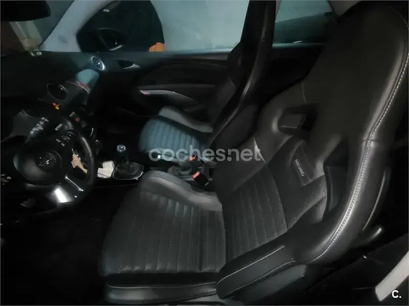 Usado Opel Adam Rocks S 150 CV (110 kW) 2015 Granate Utilitario