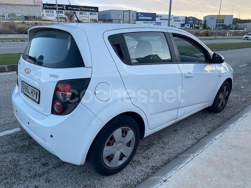 Usado Chevrolet Aveo LT 75 CV (55 kW) 2013 Blanco Berlina