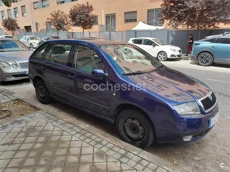 Usado Skoda Fabia Comfort 64 CV (47 kW) 2003 Azul Berlina