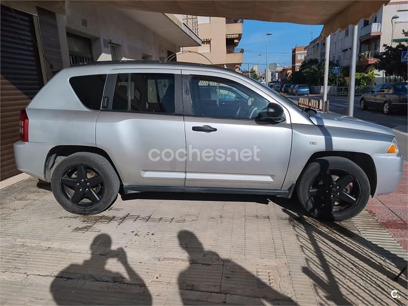 Usado Jeep Compass Limited 140 CV (102 kW) 2010 Gris / plata SUV