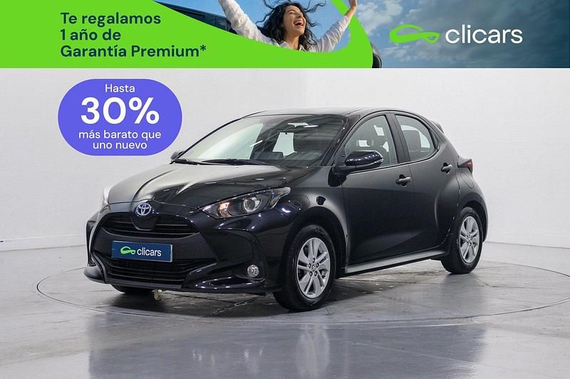 Usado Toyota Yaris Hybrid Business Edition 116 CV (85 kW) 2023 Negro Berlina