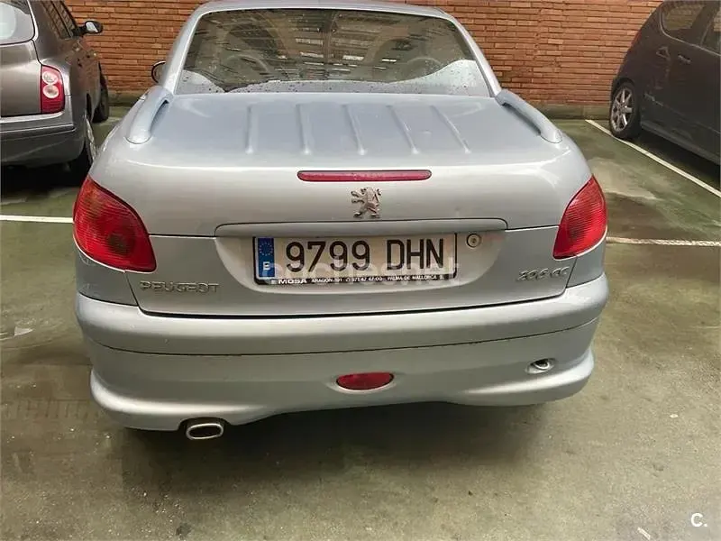Usado Peugeot 206 CC 138 CV (101 kW) 2005 Gris / plata Descapotable