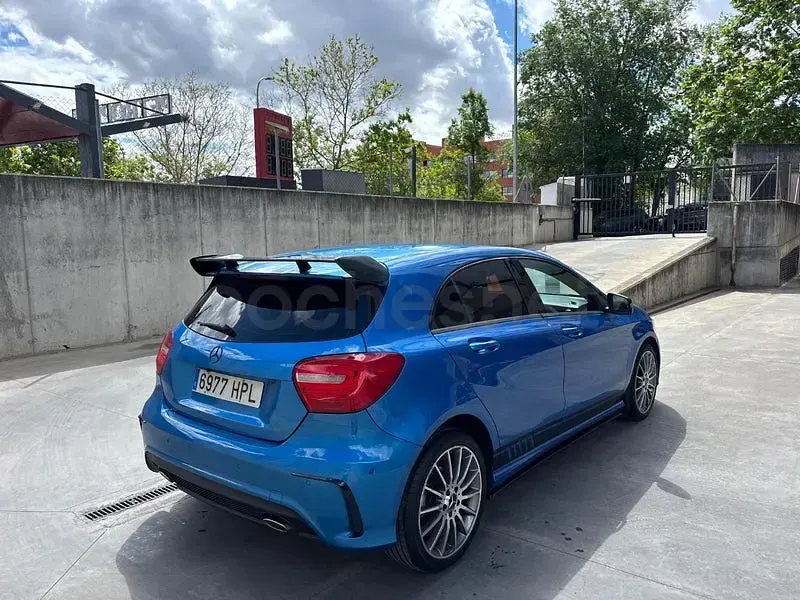 Usado Mercedes A180 AMG line 109 CV (80 kW) 2013 Azul Utilitario