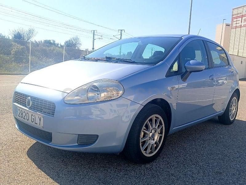 Usado Fiat Punto Active 75 CV (55 kW) 2009 Azul Utilitario