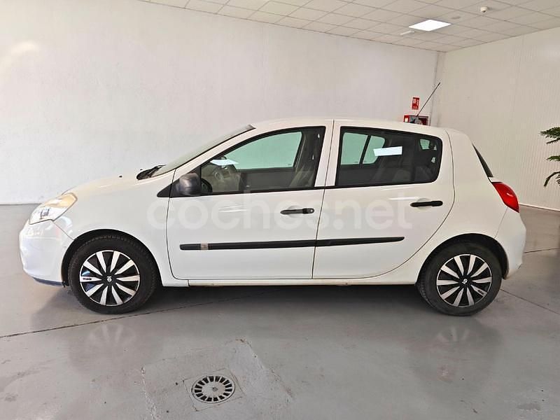 Usado Renault Clio IV Business 75 CV (55 kW) 2012 Blanco Berlina