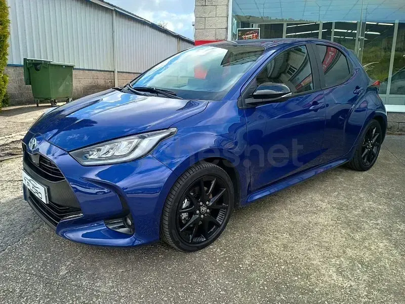 Usado Toyota Yaris Hybrid Plus 116 CV (85 kW) 2022 Azul Berlina