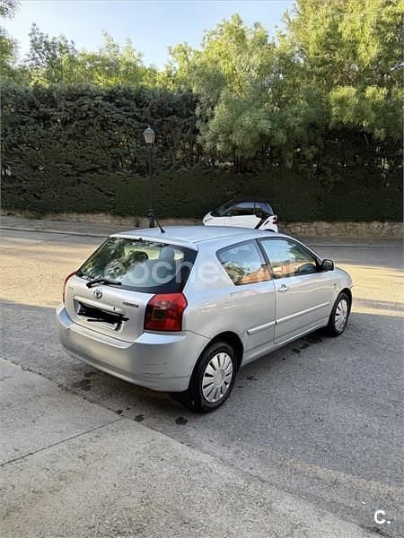 Usado Toyota Corolla 97 CV (71 kW) 2002 Gris / plata Berlina