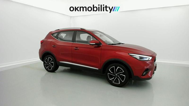 Usado MG ZS Luxury 106 HP (77 kW) 2023 Vermelho Sedan
