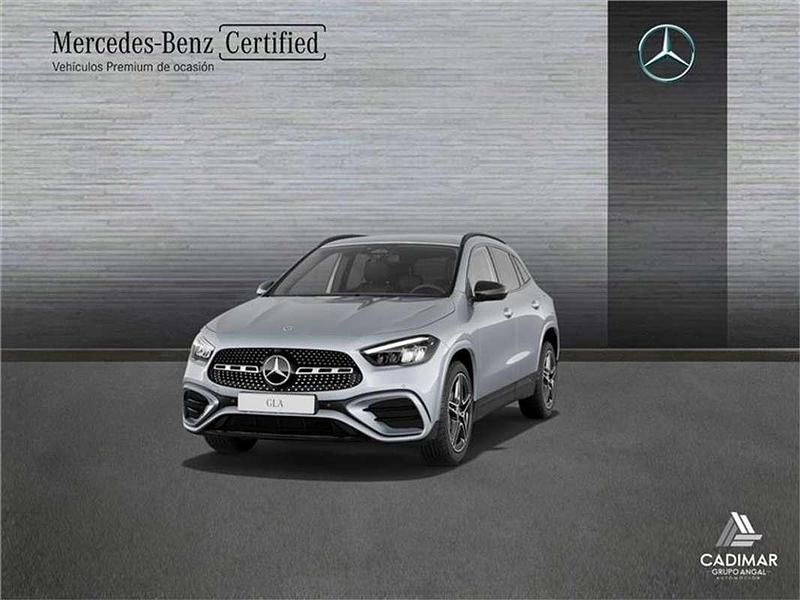 Usado Mercedes GLA200 AMG line 150 CV (110 kW) 2024 Negro cosmos SUV