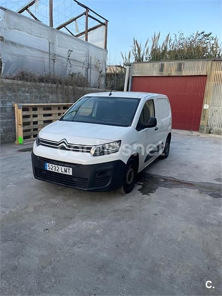 Usado Citroën Berlingo Feel 102 CV (75 kW) 2021 Blanco Monovolumen
