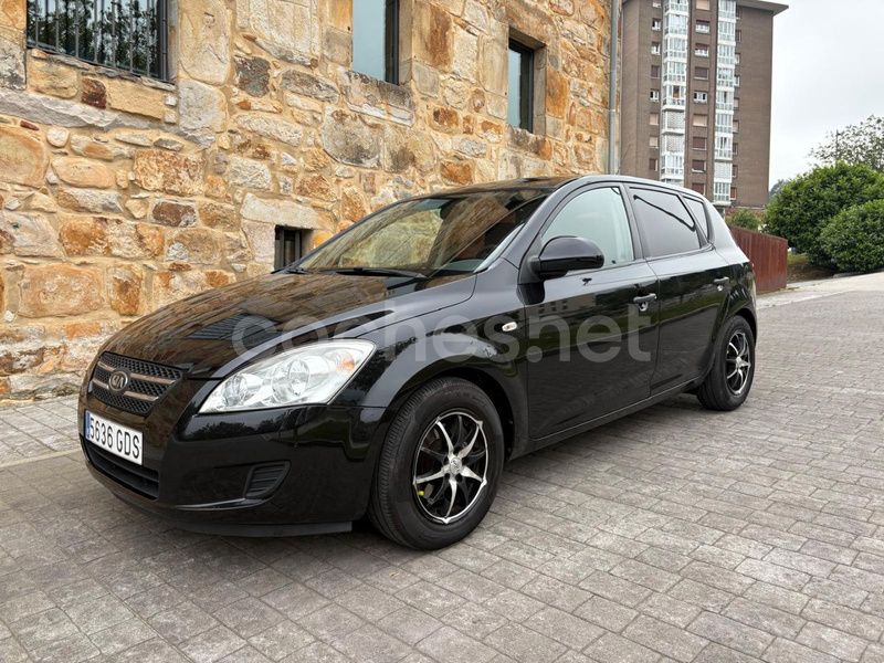Negro Usado 2008 Kia Ceed Berlina | 6900 € (Buen precio) - Imagen 1/4
