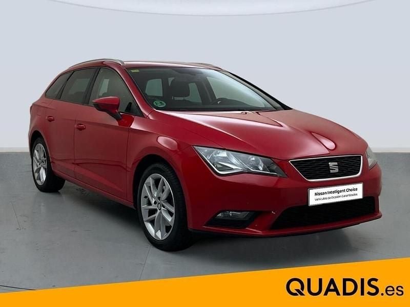 Usado Seat Leon ST Style 122 CV (89 kW) 2014 Rojo Familiar