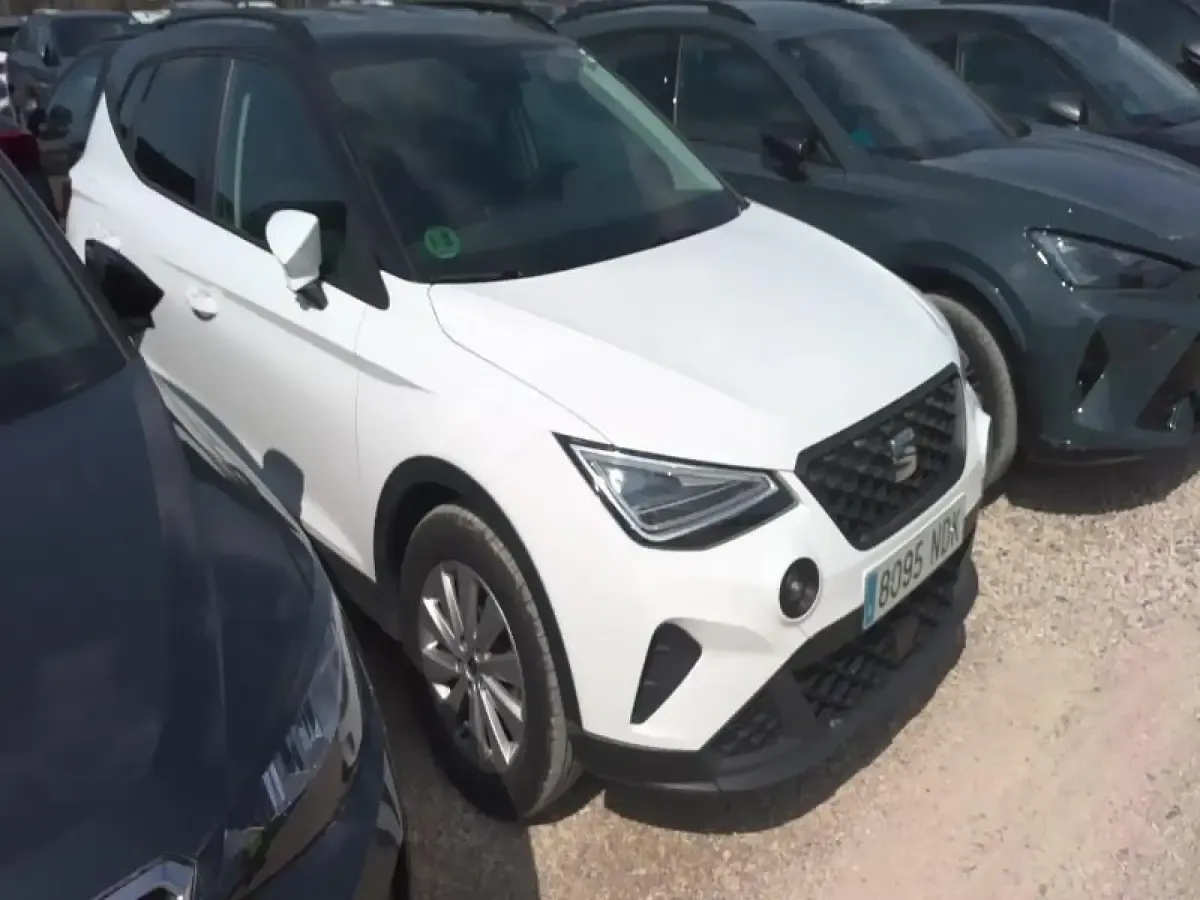 Usado Seat Arona Style 115 CV (84 kW) 2025 Blanco SUV
