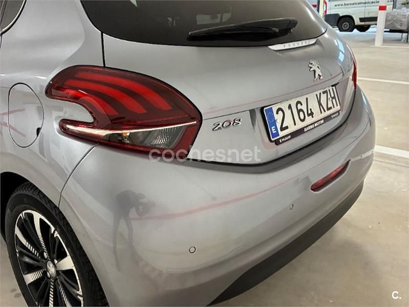 Usado Peugeot 208 Signature Sky 82 CV (60 kW) 2019 Gris / plata Utilitario