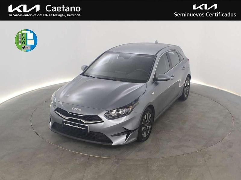 Plateado Usado 2025 Kia Ceed Utilitario | 21.490 € (Precio justo) - Imagen 1/4