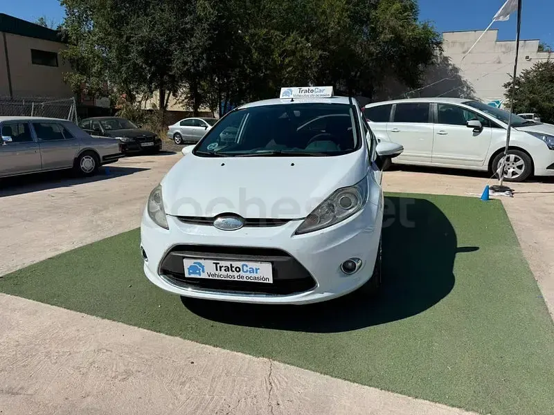 Usado Ford Fiesta Titanium 90 CV (66 kW) 2009 Blanco Berlina