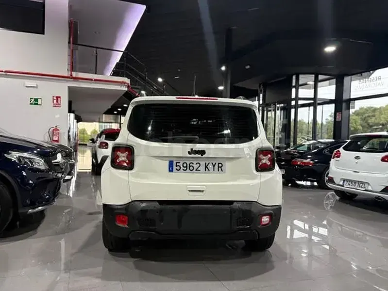 Usado Jeep Renegade Night Eagle 140 CV (102 kW) 2019 Blanco SUV
