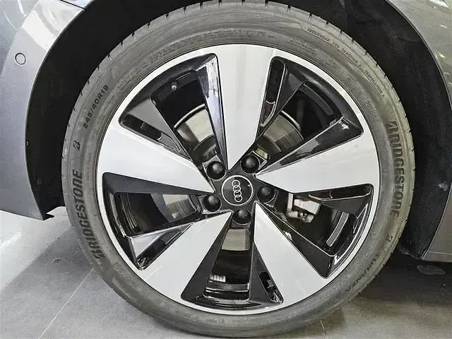 Käytetty Audi A5 S-Line 204 HP (150 kW) 2024 Harmaa Sedan