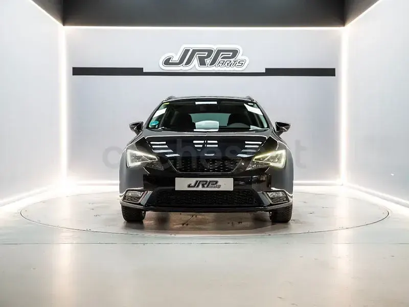 Usado Seat Leon Style 110 CV (80 kW) 2014 Negro Familiar