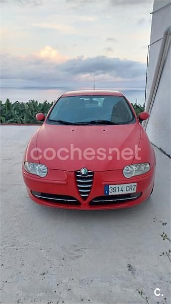 Rojo Usado 2004 Alfa Romeo 147 Distinctive Utilitario | 2000 € (Super precio) - Imagen 1/3