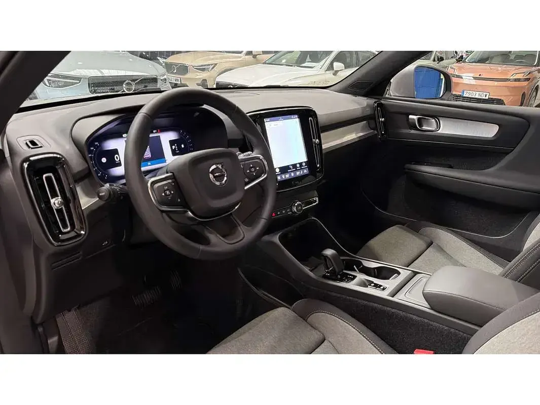 Nuevo Volvo XC40 Core 2025 Gris SUV
