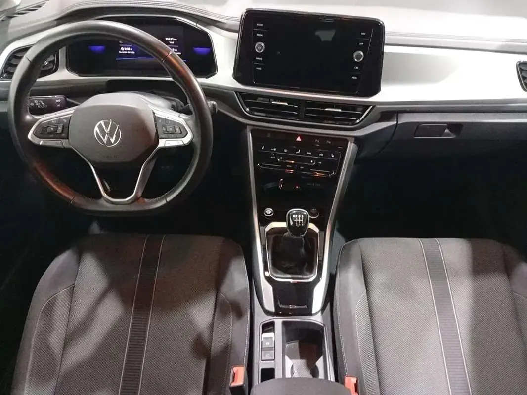 Usado VW T-Roc Life 110 CV (80 kW) 2024 Rojo SUV