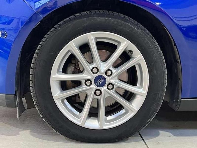 Usado Ford Focus Trend 125 CV (91 kW) 2015 Blanco Berlina