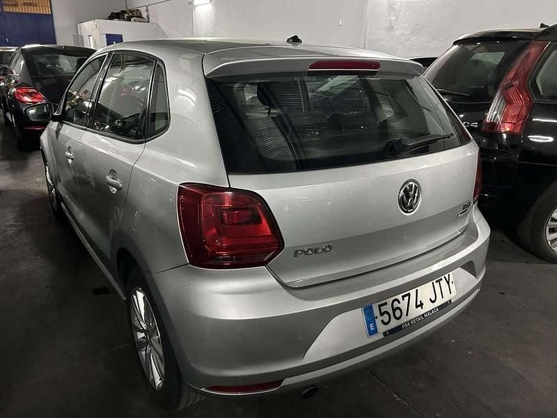 Usado VW Polo Sportline 90 CV (66 kW) 2017 Gris Utilitario