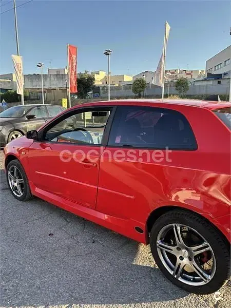 Usado Fiat Stilo 140 CV (102 kW) 2005 Rojo Berlina