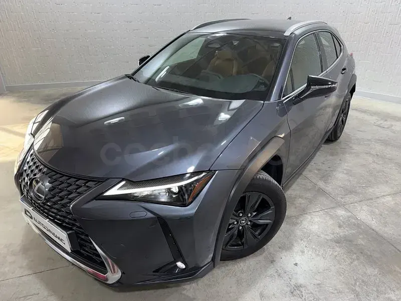 Usado Lexus UX 199 CV (146 kW) 2025 Gris / plata SUV