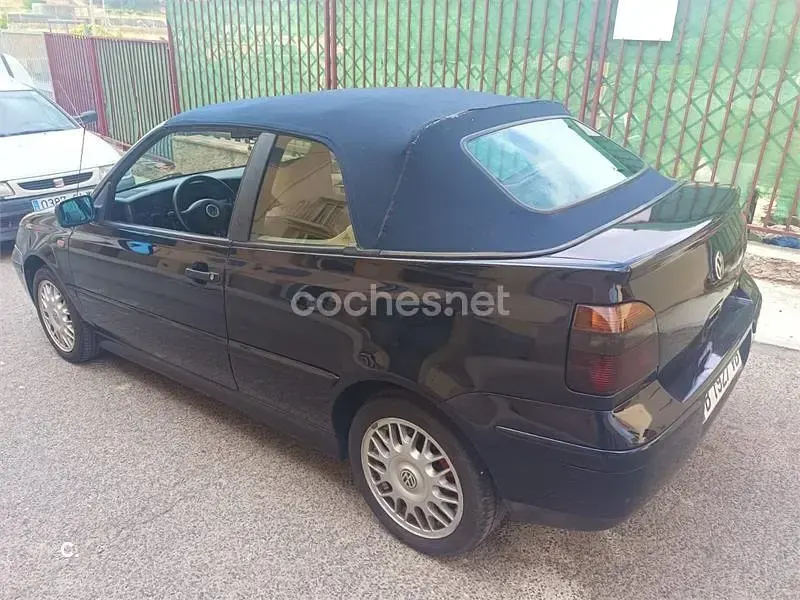 Usado VW Golf Cabriolet 100 CV (73 kW) 1999 Negro Descapotable
