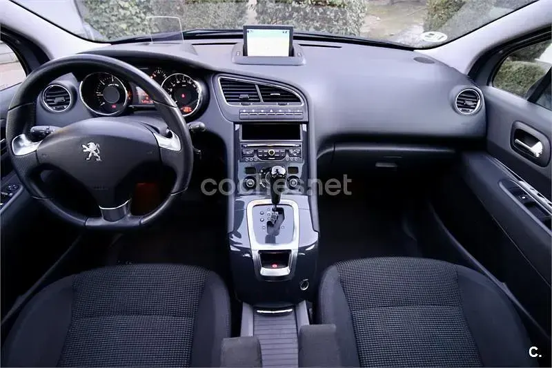 Usado Peugeot 5008 Allure 163 CV (119 kW) 2014 Gris / plata Monovolumen