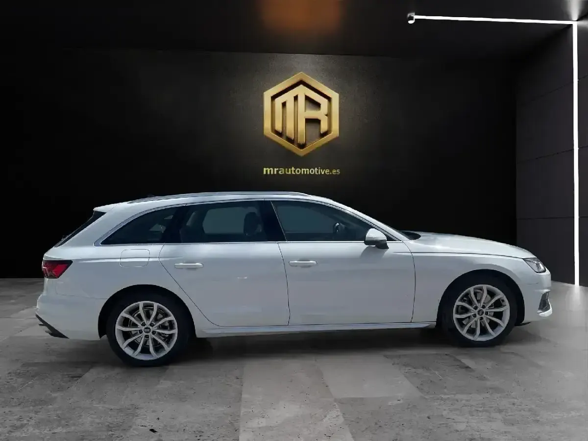 Käytetty Audi A4 Advanced Plus 150 HP (110 kW) 2022 Valkoinen Farmari