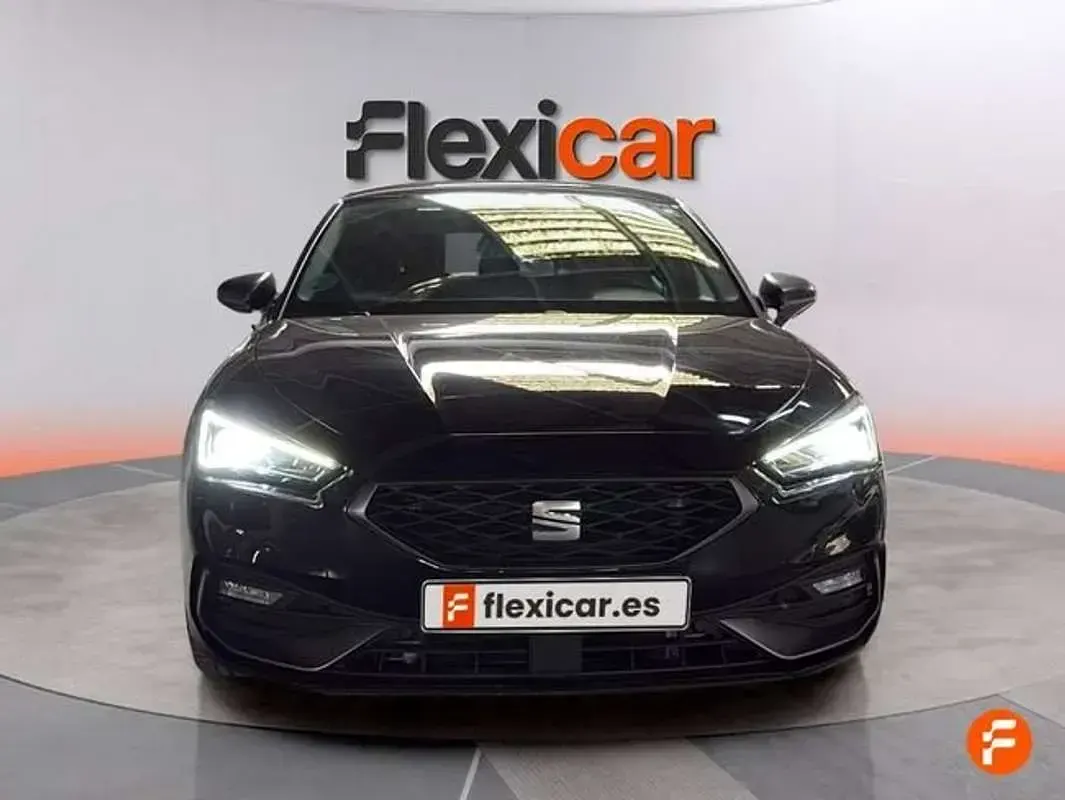 Usado Seat Leon FR 116 CV (85 kW) 2025 Negro Familiar