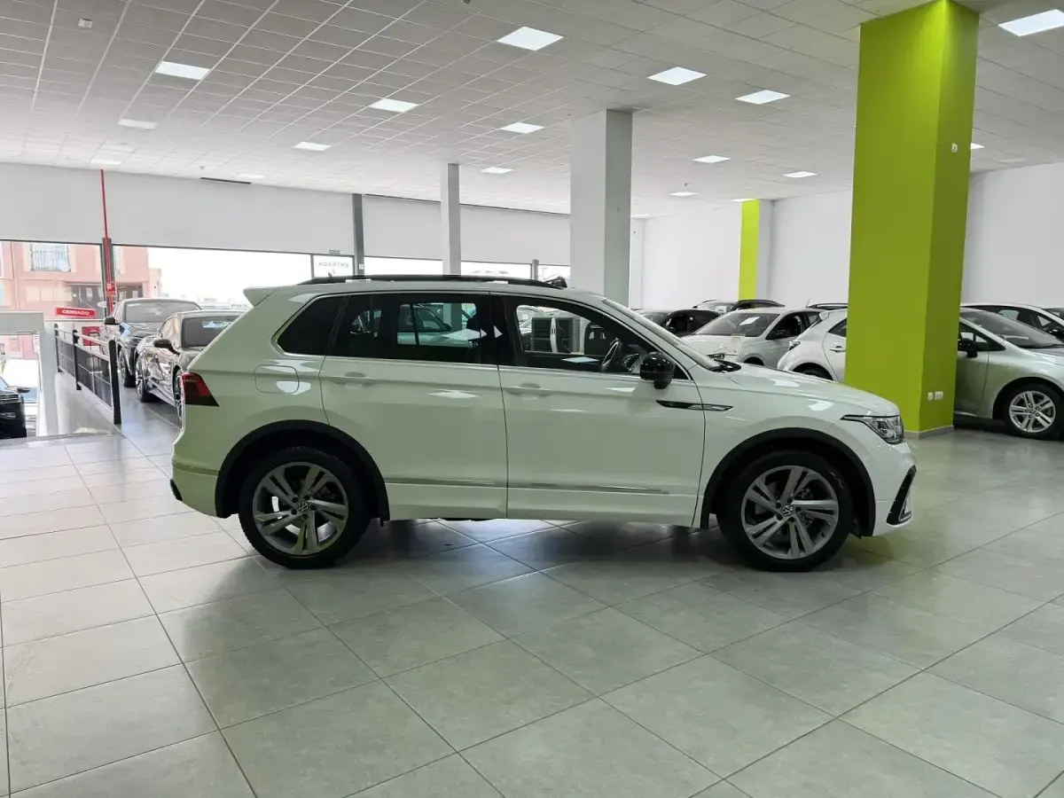 Usado VW Tiguan R-line 150 CV (110 kW) 2024 Blanco SUV